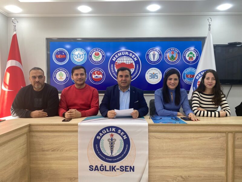 Memur-Sen ve Sağlıksen Adana Şube Başkanı Bekir Nennioğlu sendika binasında