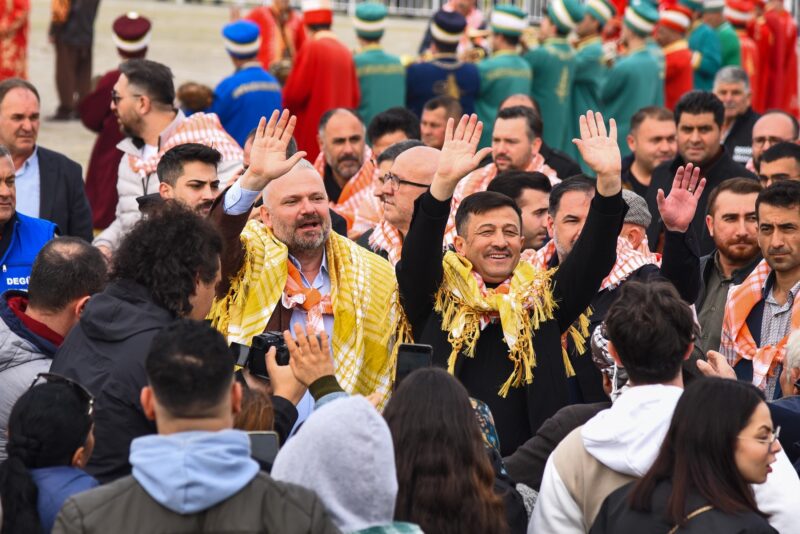 Menemen Belediyesi'nin düzenlemiş olduğu 11. Geleneksel Türkelli Folklorik Deve Gösterisi