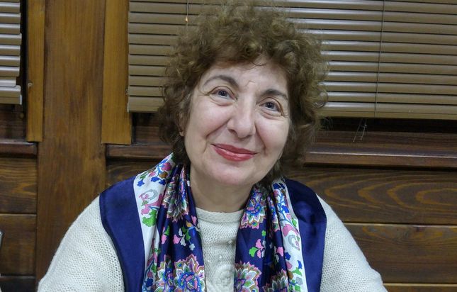 Son d&ouml;nemecinde hayatın &Ccedil;atallı seslerin arasında Bir &lsquo;La min&ouml;r&rsquo; aradım.
