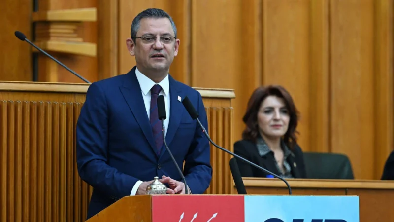 CHP Genel Başkanı Özgür Özel, TRT'yi eleştirdiği anda konuşmayı canlı