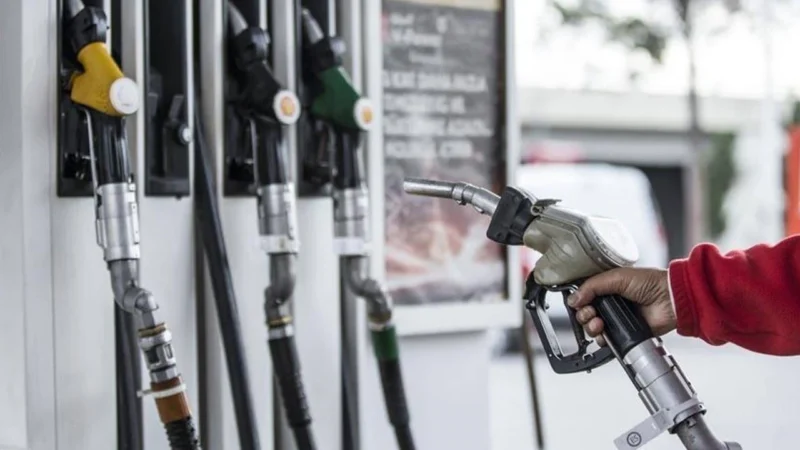 Brent petrol fiyatlarındaki dalgalanmayla, benzin ve motorin fiyatları da indirim