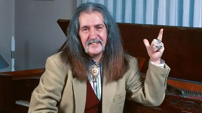 Anadolu Rock türünün öncüleri arasında yer alan Barış Manço'nun hayatı