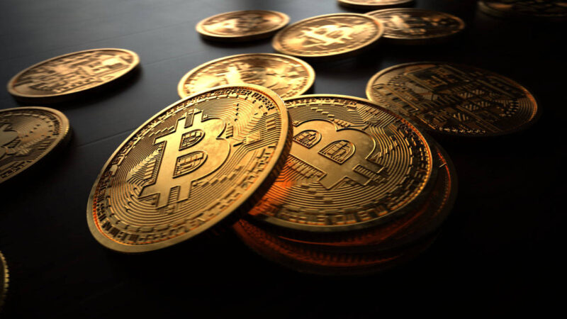 Bitcoin, 51 bin 300 dolardan işlem görüyor. Aralık 2021'den bu