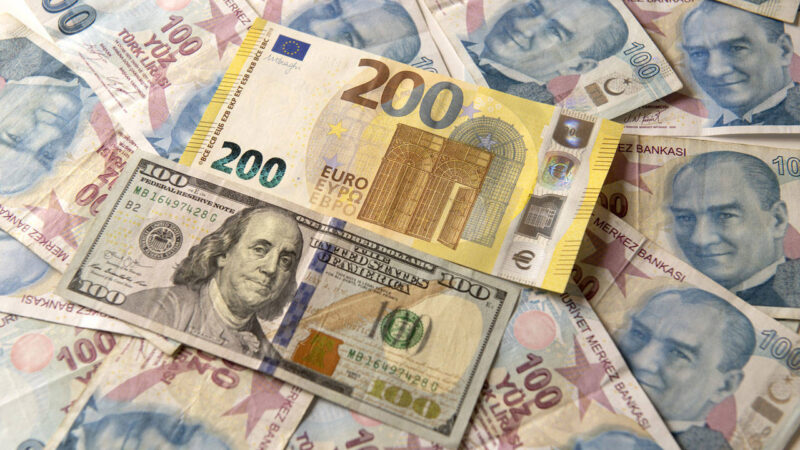 Dolar/TL, dün yatay seyirle 30,3456'dan günü tamamlamasının ardından bugün bankalararası