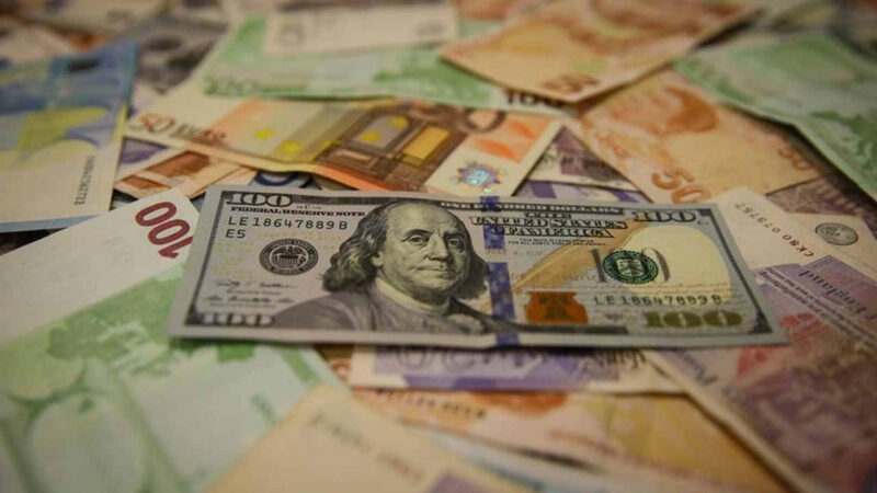 Liranın dolar ve euro karşısında eriyişi sürüyor. Dolar/TL 30,52, euro/TL