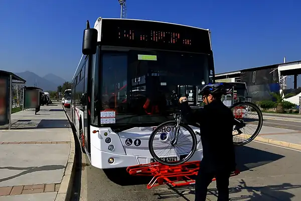 İzmir'de ulaşımı kolaylaştırmak ve bisiklet kullanımını çoğaltmak adına artık otobüslere