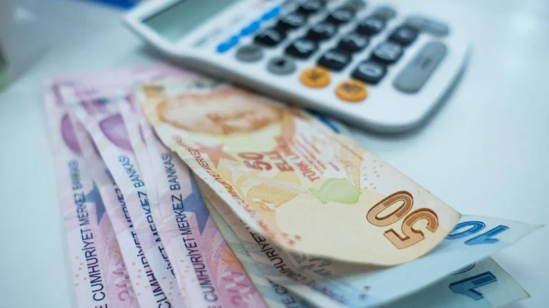 Kamuda çalışan ve farklı sözleşme tarihleri nedeniyle zam oranlarında farklılık
