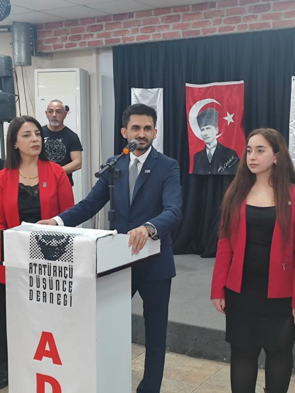 Pazar günü Atatürkçü Düşünce Derneği Çiğli Şubesi, dayanışma kahvaltısı düzenledi.