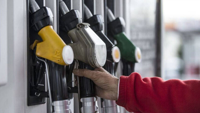 Motorine gelen 2 lira 56 kuruşluk zammın ardından benzinde de
