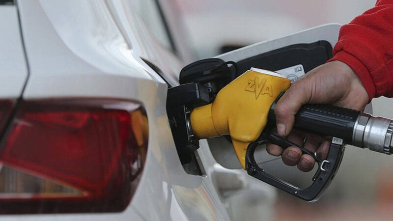 Brent petrol ve döviz kurundaki dalgalanmalar akaryakıt fiyatlarına indirim ve