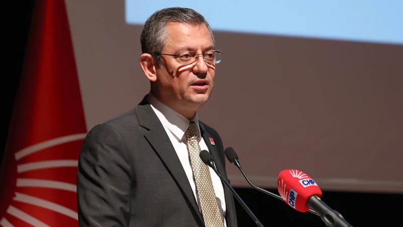 Cumhuriyet Halk Partisi (CHP) Genel Başkanı Özgür Özel, partisinin İzmir