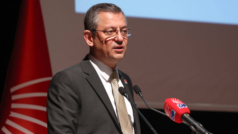CHP Genel Başkanı Özgür Özel, laiklik ilkesinin Anayasa'ya girişinin 87'nci