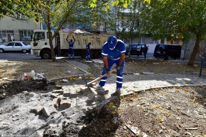 İzmir Büyükşehir Belediye Başkanı Tunç Soyer’in hizmet açısından geri kalmış