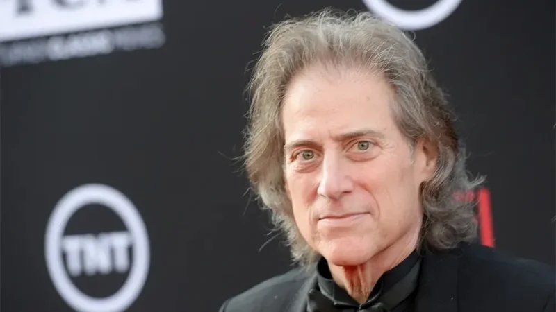 Curb Your Enthusiasm'in yıldızı Richard Lewis 76 yaşında hayatını kaybetti.