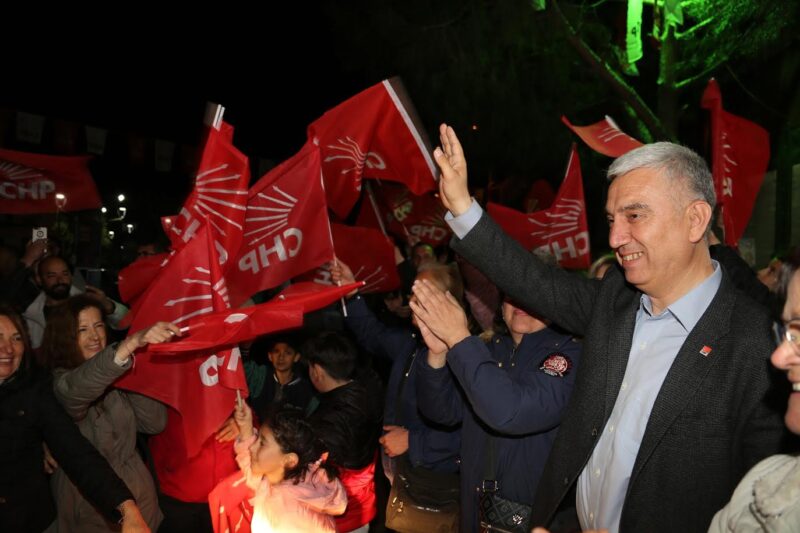 Ankara Büyükşehir Belediye Başkanı Mansur Yavaş, Bergamalıların ‘Bizim Doktor’ diye