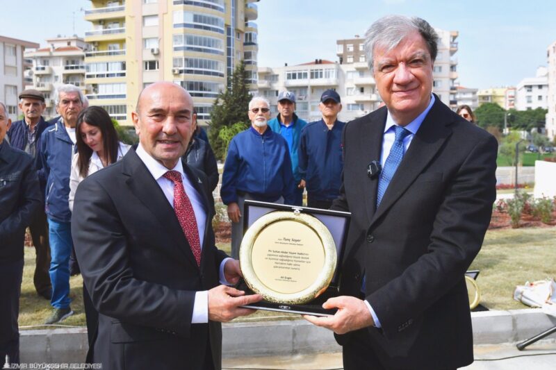 İzmir Büyükşehir Belediye Başkanı Tunç Soyer, İzmir Büyükşehir Belediyesi ve