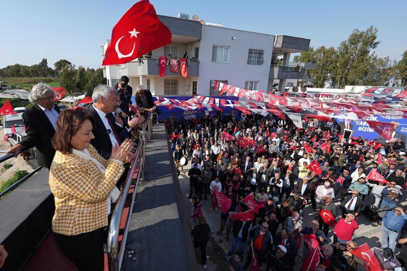 Adana’nın dört bir yanında, gece gündüz halkla buluşan Başkan Zeydan