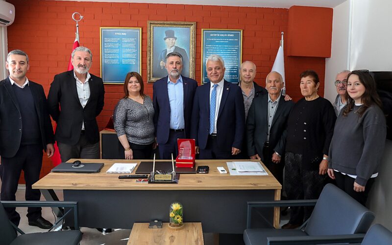 Bayraklı Belediye Başkanı Serdar Sandal, ilçede faaliyet gösteren 30’a yakın