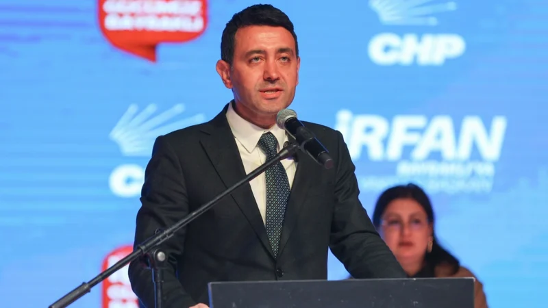 CHP Genel Başkanı Özgür Özel’in iftar programında konuşan CHP Bayraklı