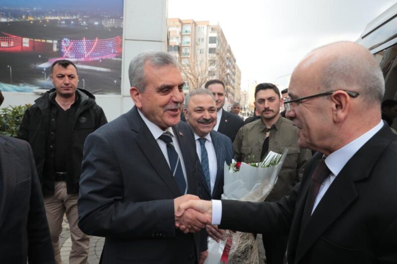 Hazine ve Maliye Bakanı Mehmet Şimşek, bir dizi ziyaret ve