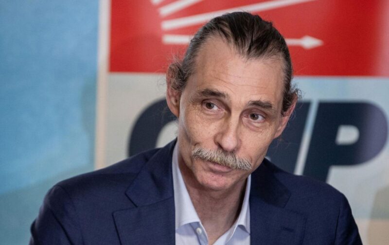 CHP'nin Etimesgut adayı Erdal Beşikçioğlu, Cumhur İttifakı'nın adayı Enver Demirel'in