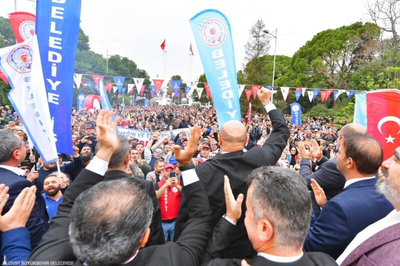 İzmir Büyükşehir Belediyesi şirketleri İZSU, İZDOĞA, İZBETON ve İZULAŞ’ta çalışan