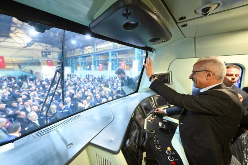 Ulaştırma ve Altyapı Bakanı Abdulkadir Uraloğlu, Türkiye Raylı Sistem Araçları