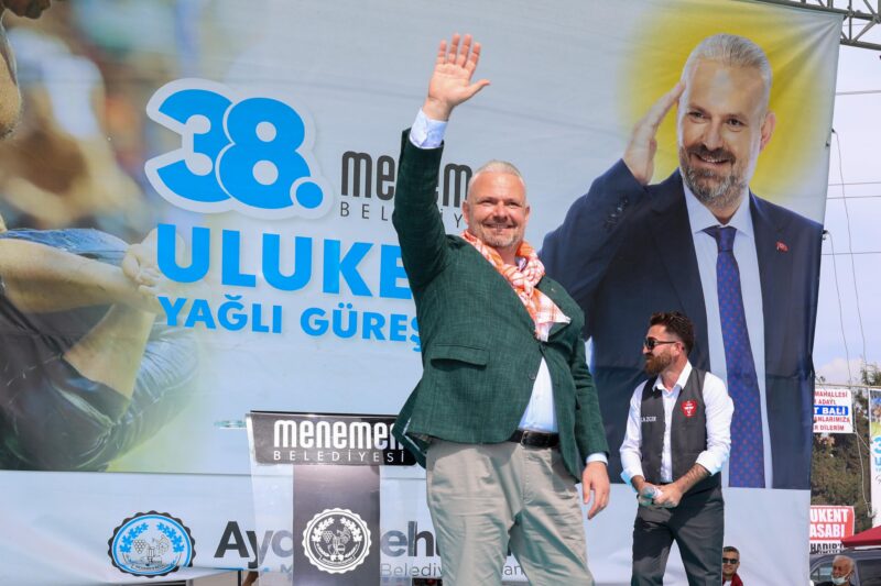 Menemen’de 38. Ulukent Yağlı Güreşleri, festival havasında geçti. Aralarında altın