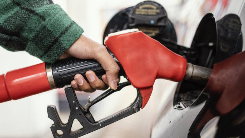 Benzin ve motorine 15 Mart gününden itibaren geçerli olmak üzere
