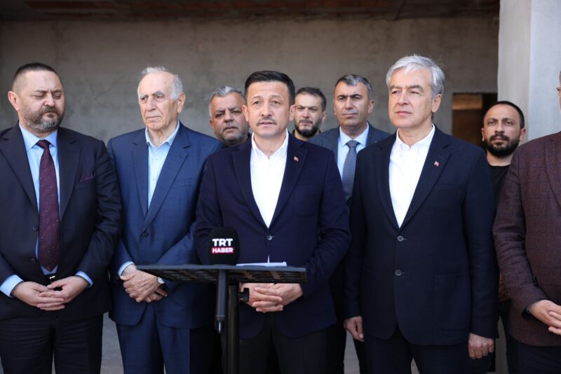 Yerel seçimlere bir hafta kala siyasetçiler çalışmalarını hızlandırarak devam ediyor.