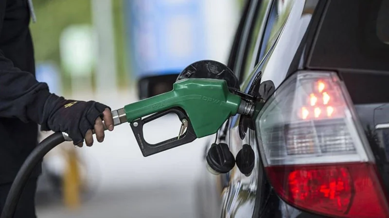Brent petrol ve döviz kurundaki dalgalanmalar akaryakıt fiyatlarına indirim ve
