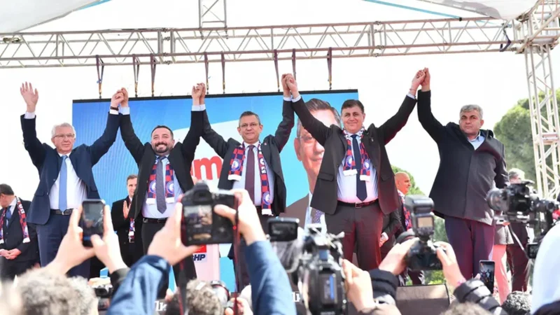 CHP Genel Başkanı Özel ile CHP'nin İzmir adayı Dr. Cemil