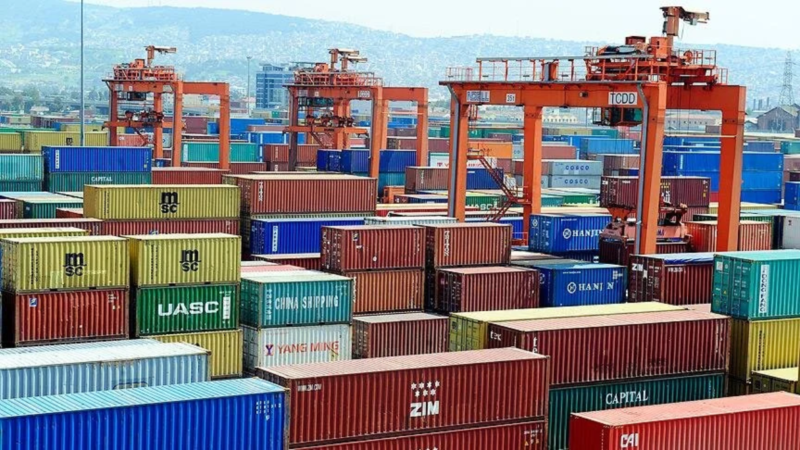 Şubat ayında dış ticaret açığı bir önceki yılın aynı ayına