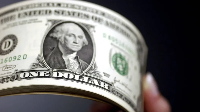 İstanbul serbest piyasada dolar 32,3750 liradan, euro 34,9800 liradan güne