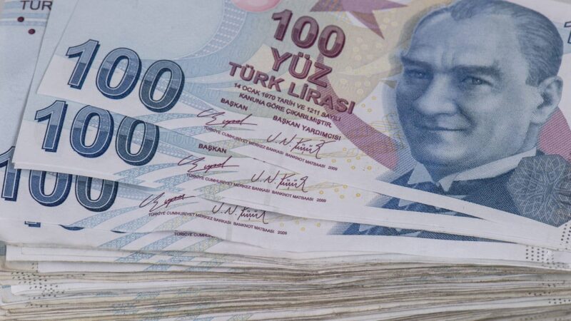 Kur korumalı TL mevduat ve katılma hesaplarındaki tutar düşüşü sürerken;