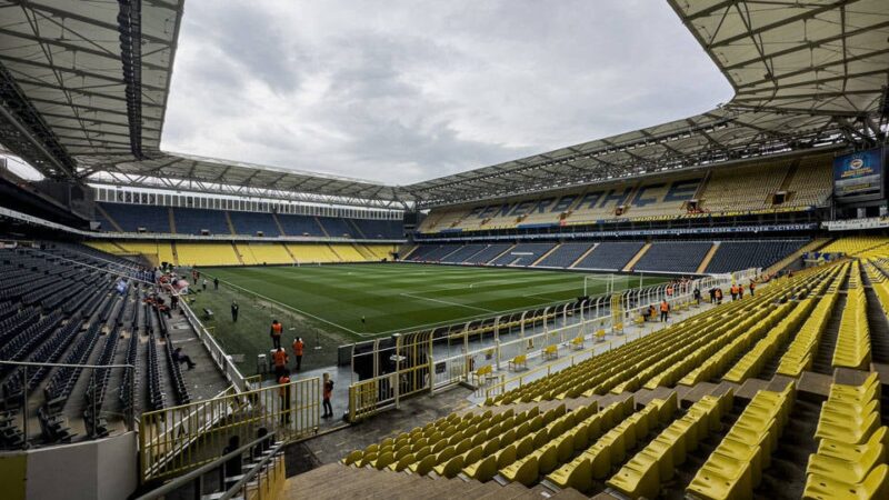 UEFA, Fenerbahçe'ye 3 maç deplasman yasağı cezası verildiğini açıkladı. Sarı-lacivertliler