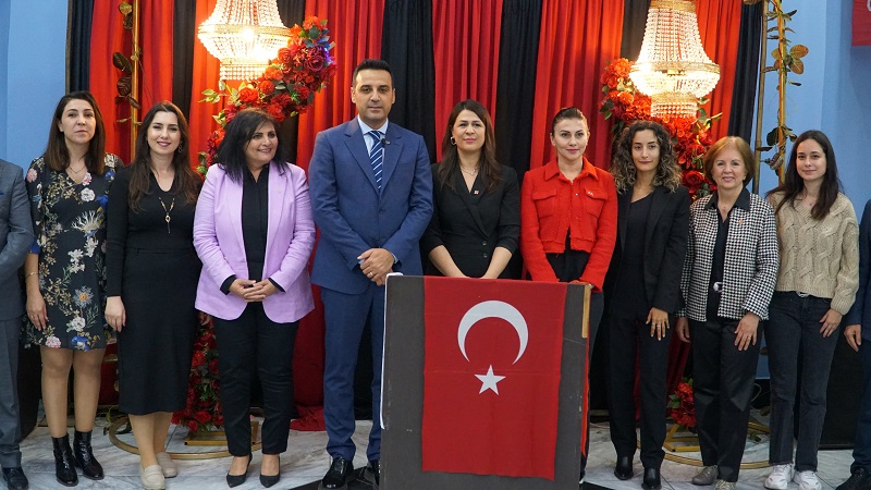 Çiğlili kadınlar, CHP Çiğli Belediye Başkan Adayı Onur Emrah Yıldız’ın