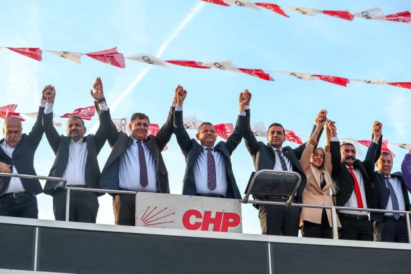 CHP Lideri Özel İzmir’in 4 ilçesinde halk buluşmalarına imza attığı