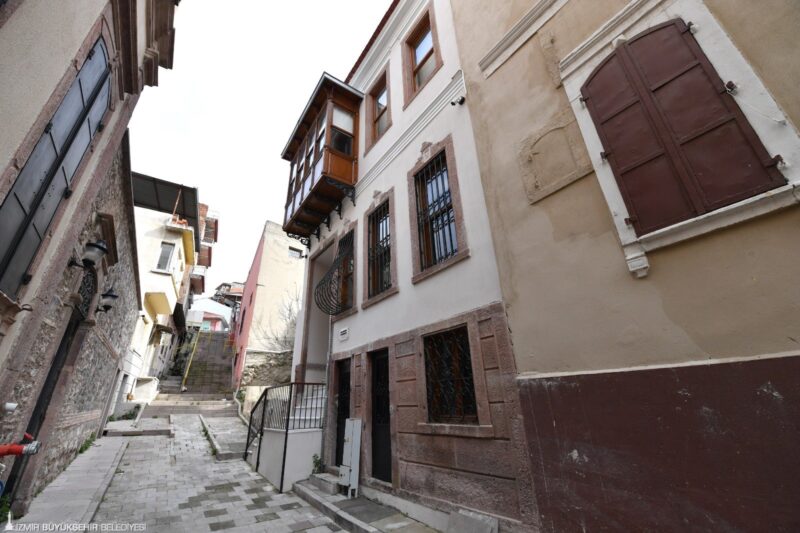 İzmir Büyükşehir Belediyesi, Türkiye’nin aydınlanmasının en önemli adımlarından biri olan