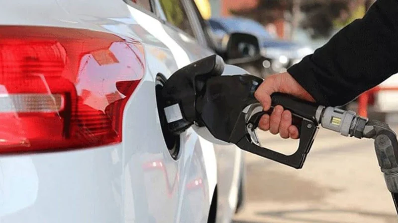 Döviz kuru ve petrol fiyatlarındaki dalgalanmalar, akaryakıt fiyatlarını etkilemeye devam