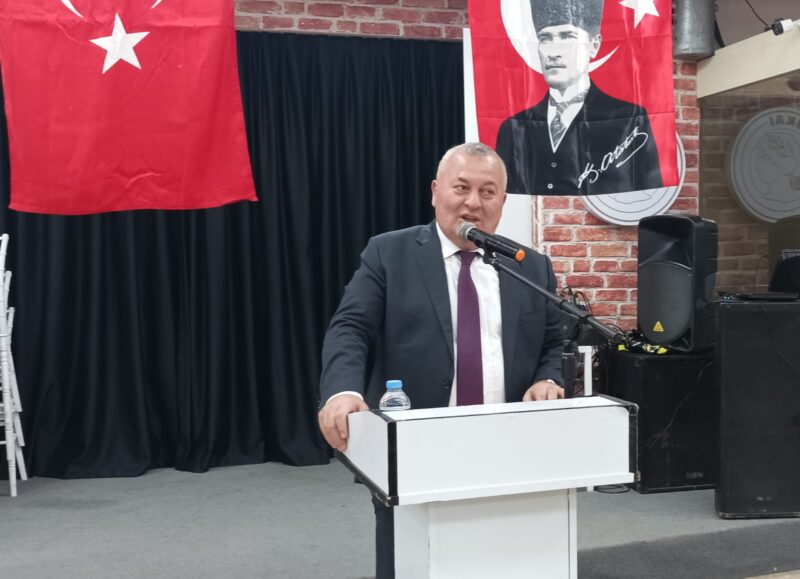 Demokrat Partililer İzmir İl Başkanlığının düzenlediği iftarda buluştu. Demokrat Parti