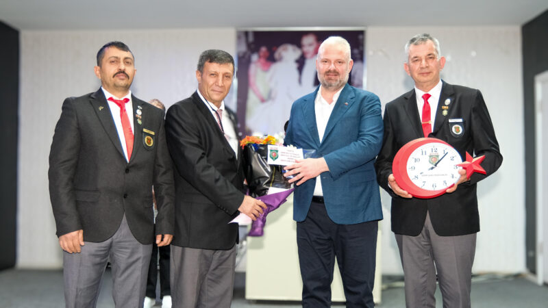 Menemen Belediye Başkanı Aydın Pehlivan, Ramazan ayının ilk iftarını şehit