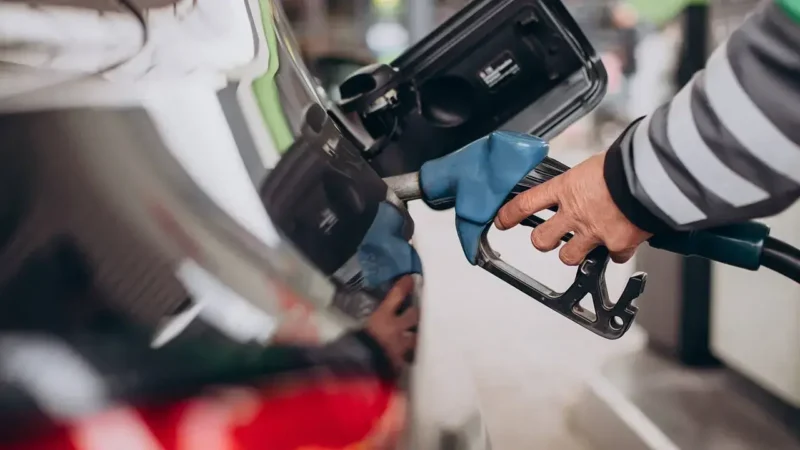 Motorine bugünden itibaren geçerli olmak üzere 1 lira indirim geldi.