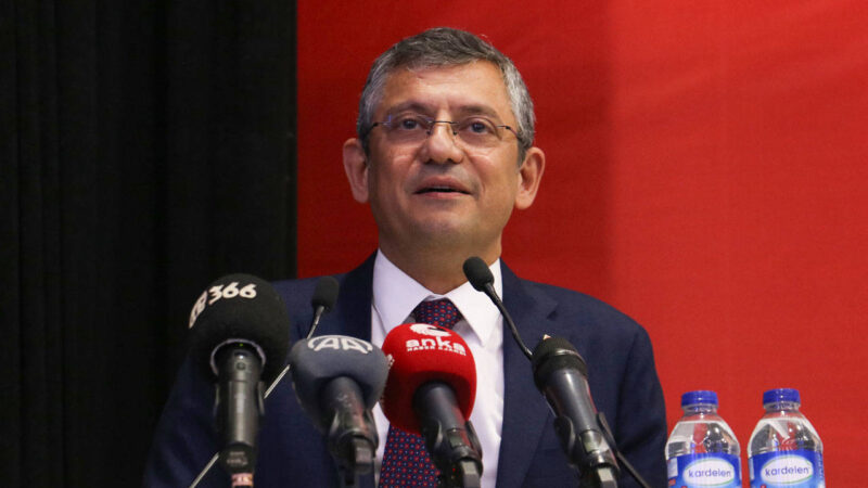 CHP lideri Özgür Özel, bugünkü Van mitinginde partisini 'para sayma'