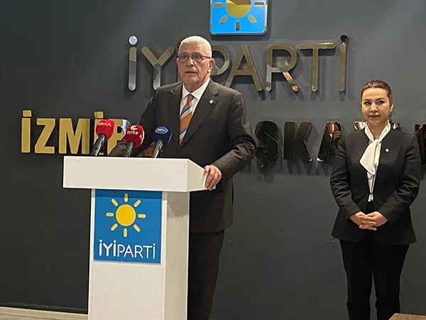 İYİ Partili Dervişoğlu, İzmir İl Başkanlığı’nda düzenlediği basın toplantısında hem