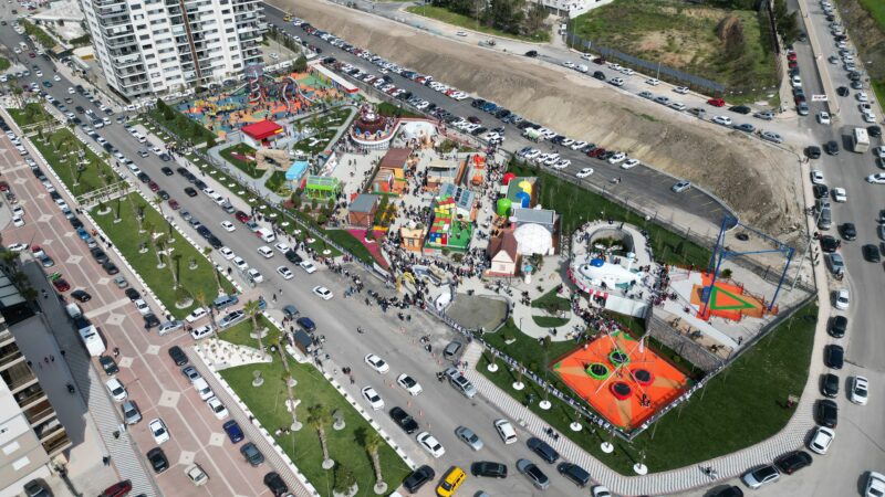 Menemen Belediyesi tarafından hizmete sunulan Türkiye'nin en büyük tematik çocuk