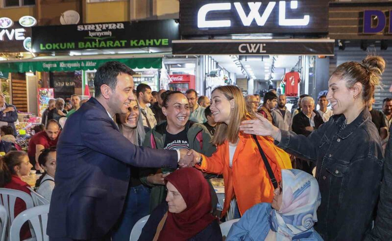 Bayraklı Belediye Başkanı İrfan Önal, Sevgi Yolu’nda düzenlenen iftar programı
