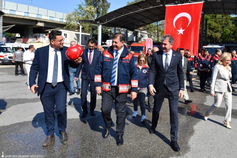 İzmir Büyükşehir Belediye Başkanı Dr. Cemil Tugay, İzmir Büyükşehir Belediyesi
