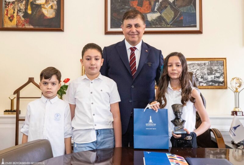 İzmir Büyükşehir Belediye Başkanı Dr. Cemil Tugay, 23 Nisan Ulusal
