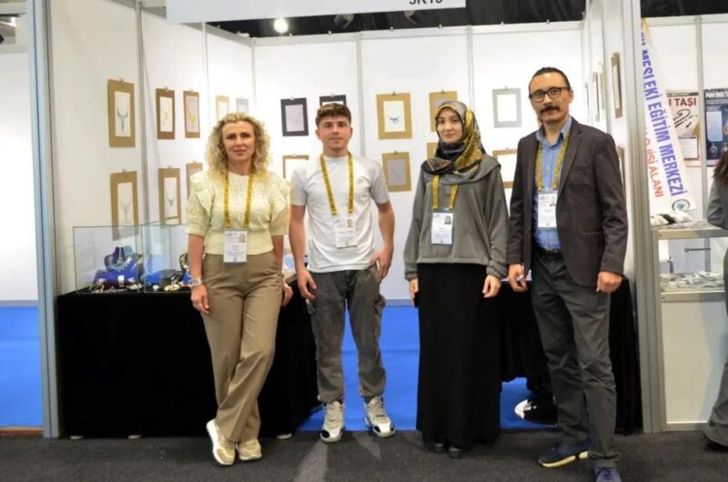 
Beypazarı M.Y.O, yaptığı ürünlerle 55. İstanbul Uluslararası Mücevherat, Saat ve